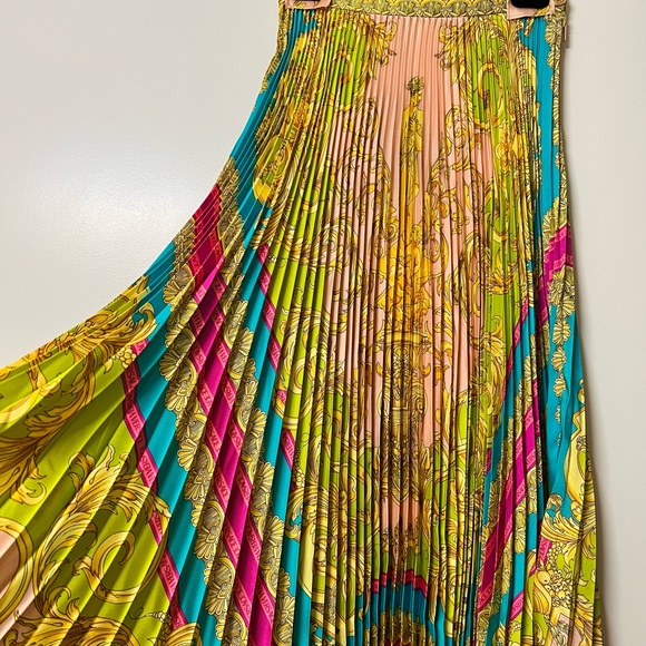 Versace SS22 Goddess Pleated Skirt IT38 - Picture 6 of 8